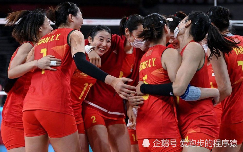 照片中，她所扮演的神奇女侠穿着全部行头的形象得到了曝光